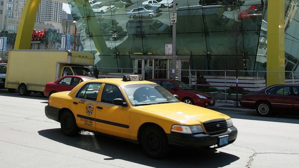 Машина для такси 2023. Volkswagen Taxi из 1990. Chevrolet Caprice Чикаго такси. Такси Nintendo. Заброшенные такси.
